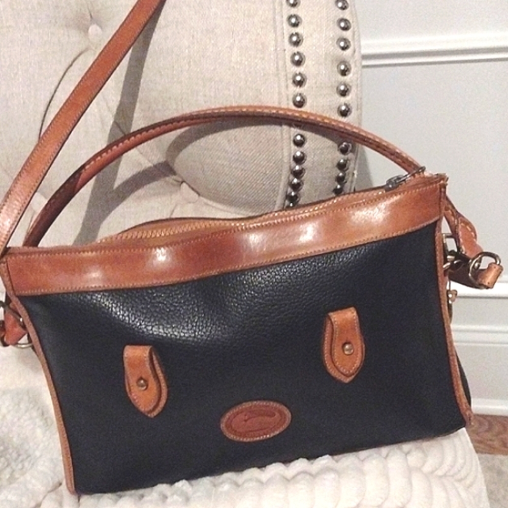 Dooney Bourke Leather Traditional Vintage Shoulder Bag